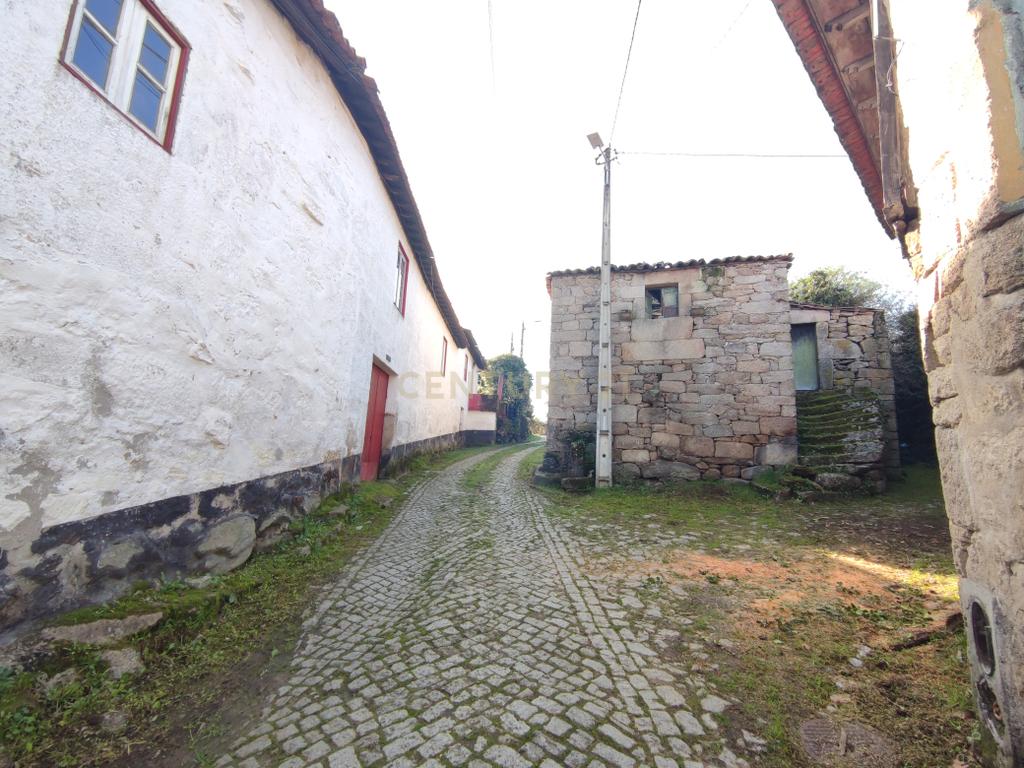 Moradia para recuperar a 5kms da cidade de Chaves - Image 8
