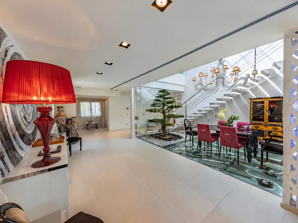 Villa de Design em Segunda Linha de Mar em Sitges com Mobiliário de Marcas de Luxo - Image 24