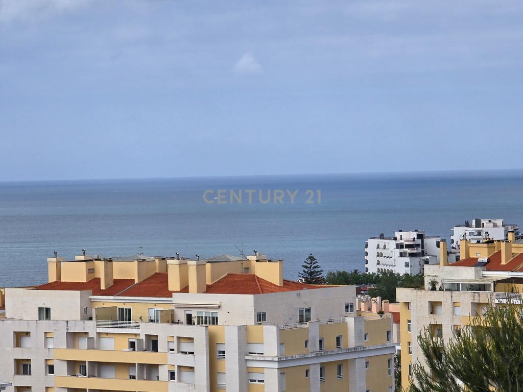 Terreno para Venda nos Jardins da Parede com Vista Mar - Image 9
