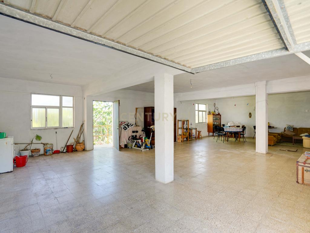  Moradia em Santa iria de Azoia com Vista Panorâmica e Jardim - Image 5