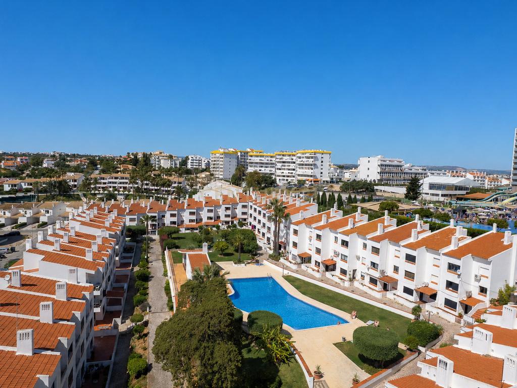 T1+1 Rés do Chão com Logradouro Privativo em Condomínio com Piscina Montechoro, Albufeira - Image 29