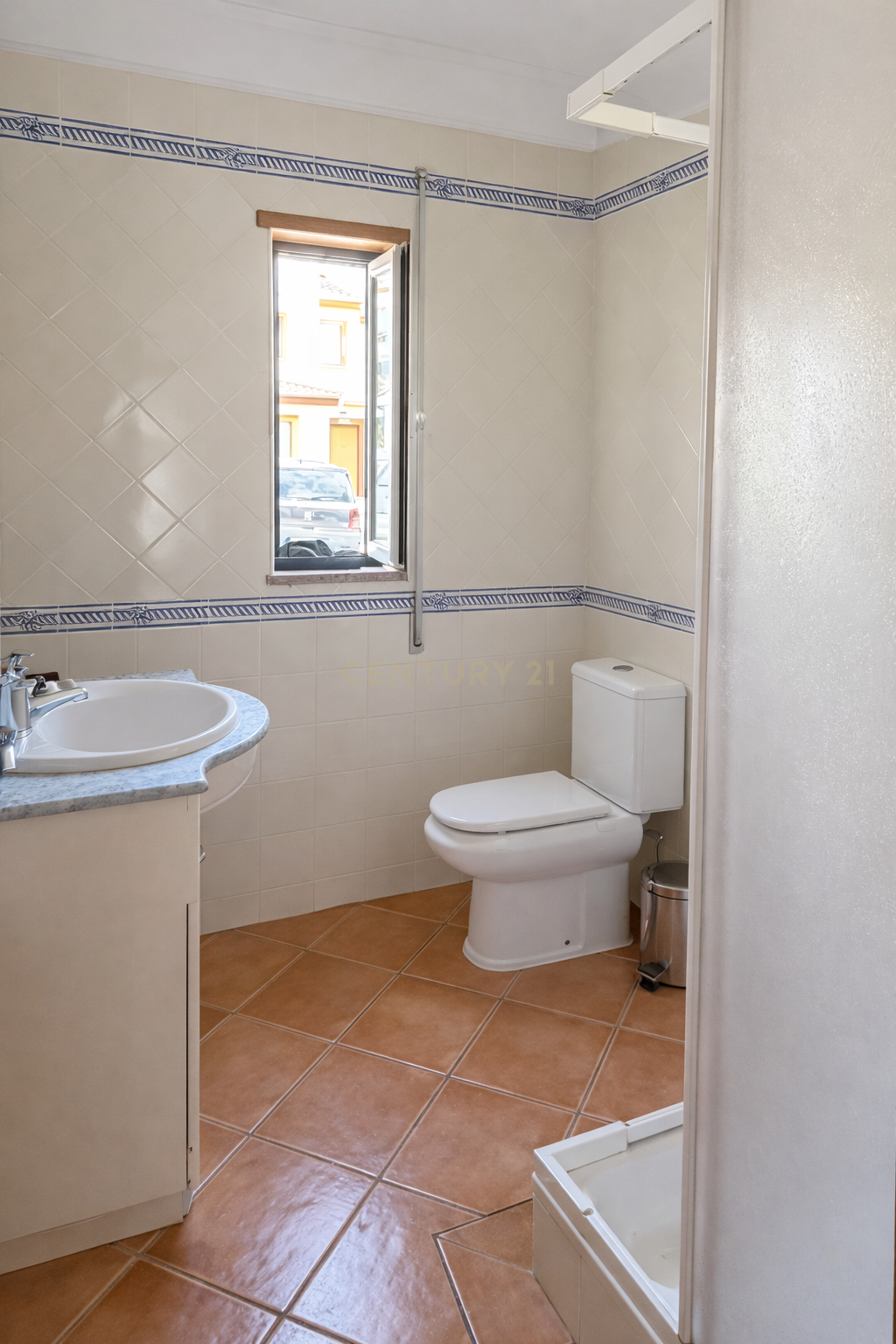 Fotografia 11 de Moradia T3 em Condomínio com Piscina em Olhos d’Água - Oportunidade no Algarve