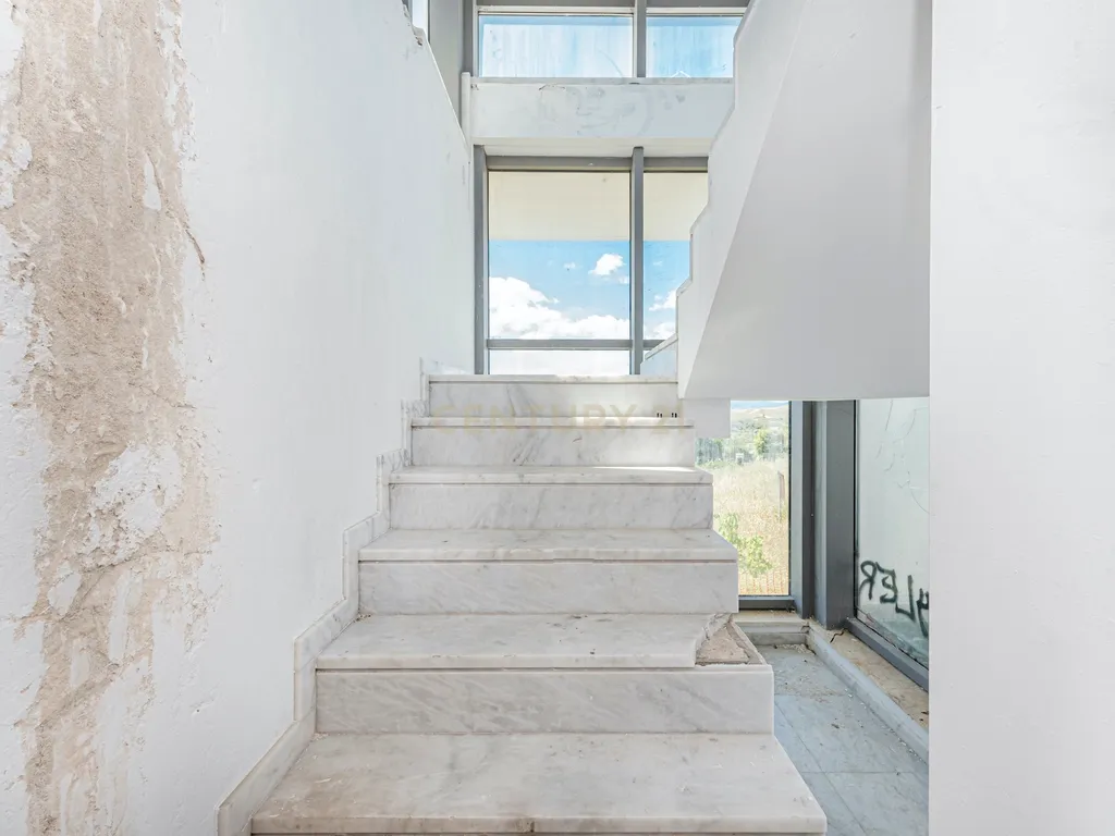 Moradia de Arquitetura Contemporânea na Aldeia dos Capuchos, Vista Mar, Rio e Cidade, com Garagem, Elevador, Piscina e Cobertura com Vista Panorâmica 360º. - Image 19