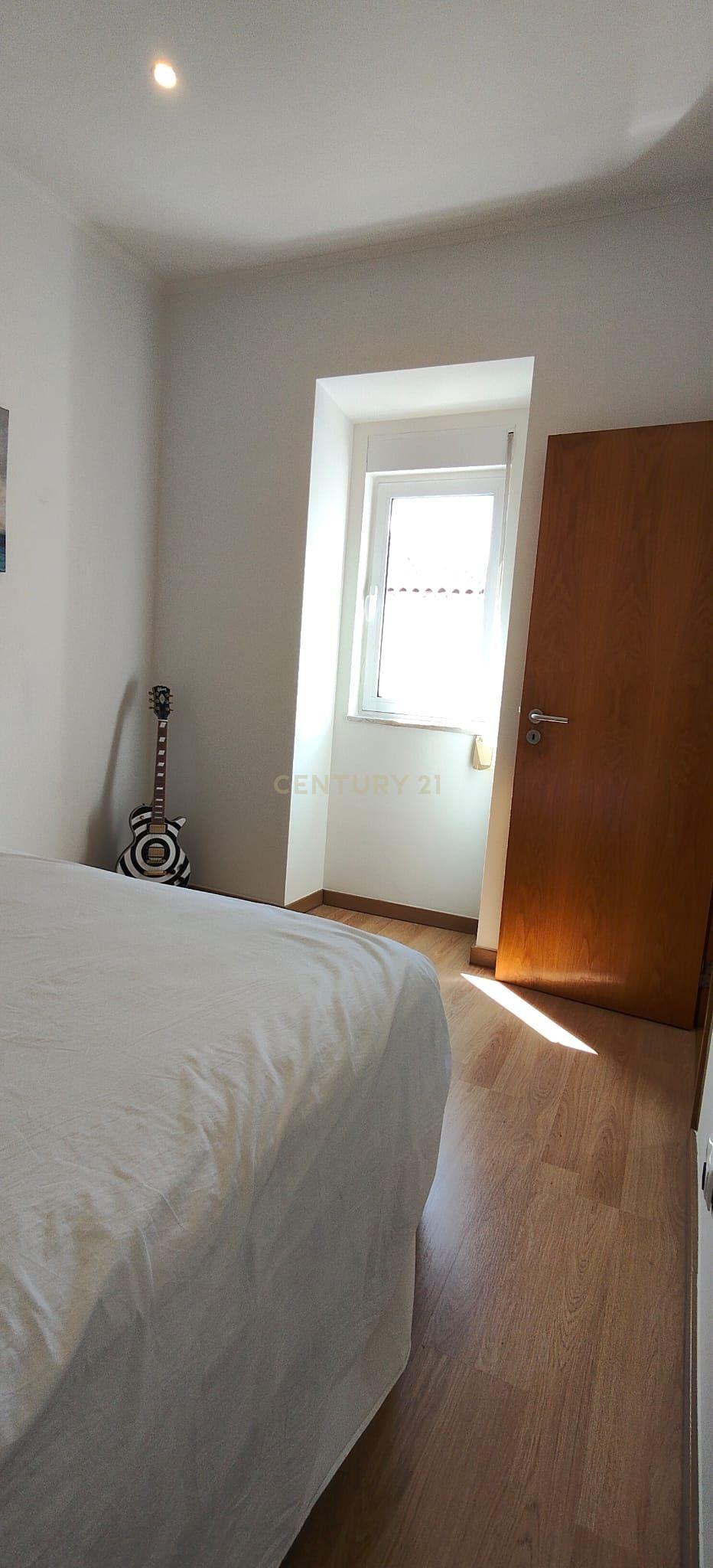 Fotografia 7 de Apartamento T2 com Vista Mar em Cruz Quebrada, Oeiras