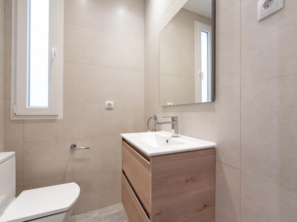 APARTAMENTO RENOVADO COM MOLDURAS E VARANDAS - Image 24
