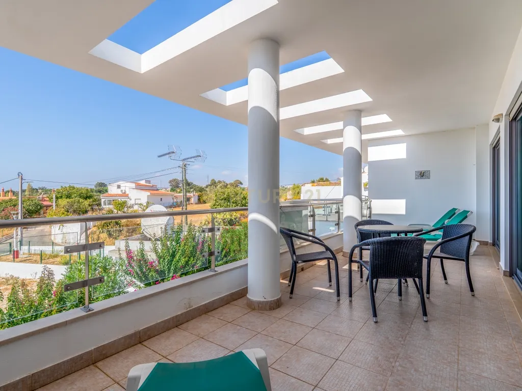 Apartamento Duplex em condomínio privado com piscina, e grande zona verde. - Image 20