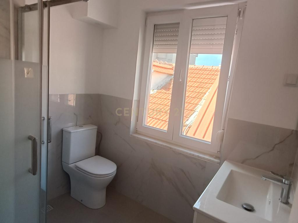 Prédio - Vila Irene - Sacavém - 12 Apartamentos - Image 12
