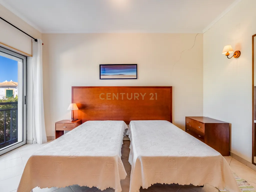 OPORTUNIDADE UNICA EM ALCANTARILHA - APARTAMENTO PARA VIVER OU RENTABILIZAR, PERTO DE TODOS OS SERVIÇOS E COMODIDADES - Image 9