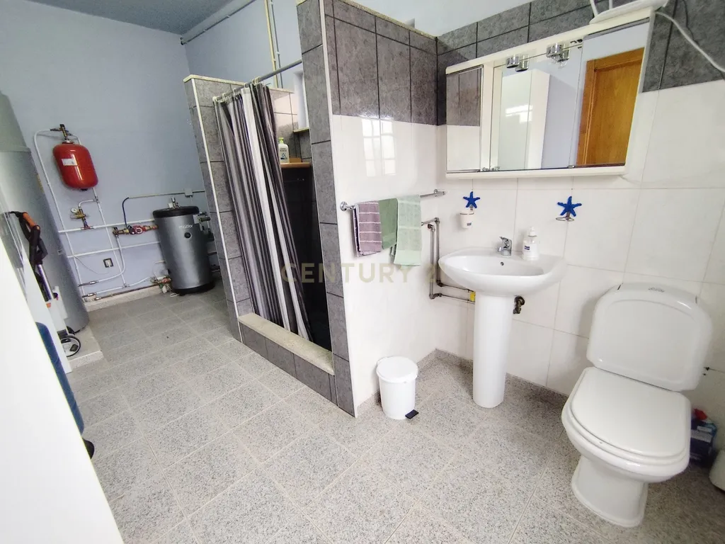 Luxuosa Moradia em Vale de Anta, Chaves - 4 Quartos e Piscina - Image 28
