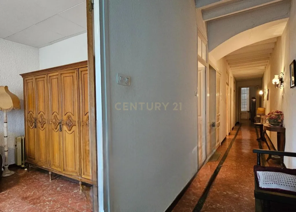 GRANDE CASA À VENDA NO CENTRO DA VILA DE CERVELLÓ, A APENAS 15 KM DE BARCELONA E DO AEROPORTO EL PRAT - IDEAL PARA VÁRIAS FAMÍLIAS OU COMO MASIA SEM JARDIM - Image 11