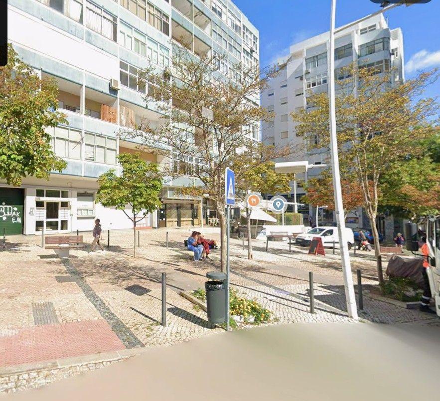 Fotografia 5 de Venda ou Arrendamento - Espaço para clínica | escritórios | convertível em Habitação - Praça Gil Vicente Almada