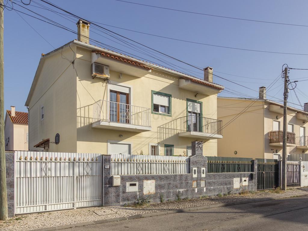 Quinta do Conde - Moradia Geminada de 4 + 1 assoalhadas em excelente estado de conservação - Image 26
