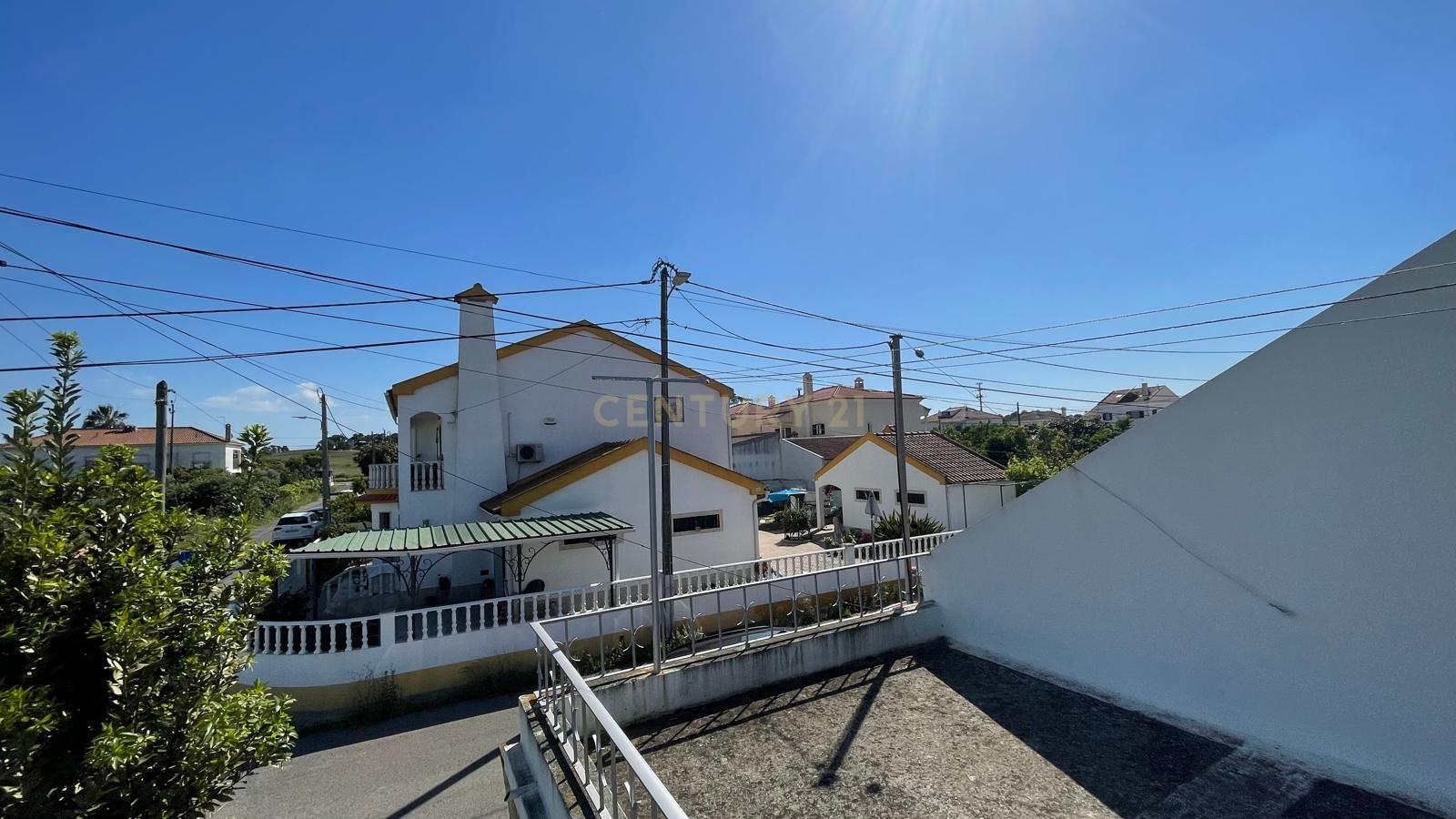 Moradia Isolada inserida em lote de terreno com 300m2 no Penteado - Image 9