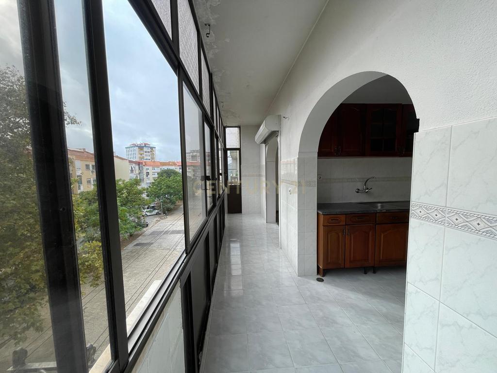 Apartamento T2 no Centro de Corroios  - Image 11