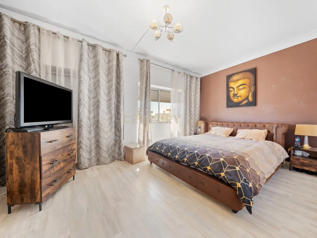 Apartamento Duplex de 7 assoalhadas no Barreiro - Image 25