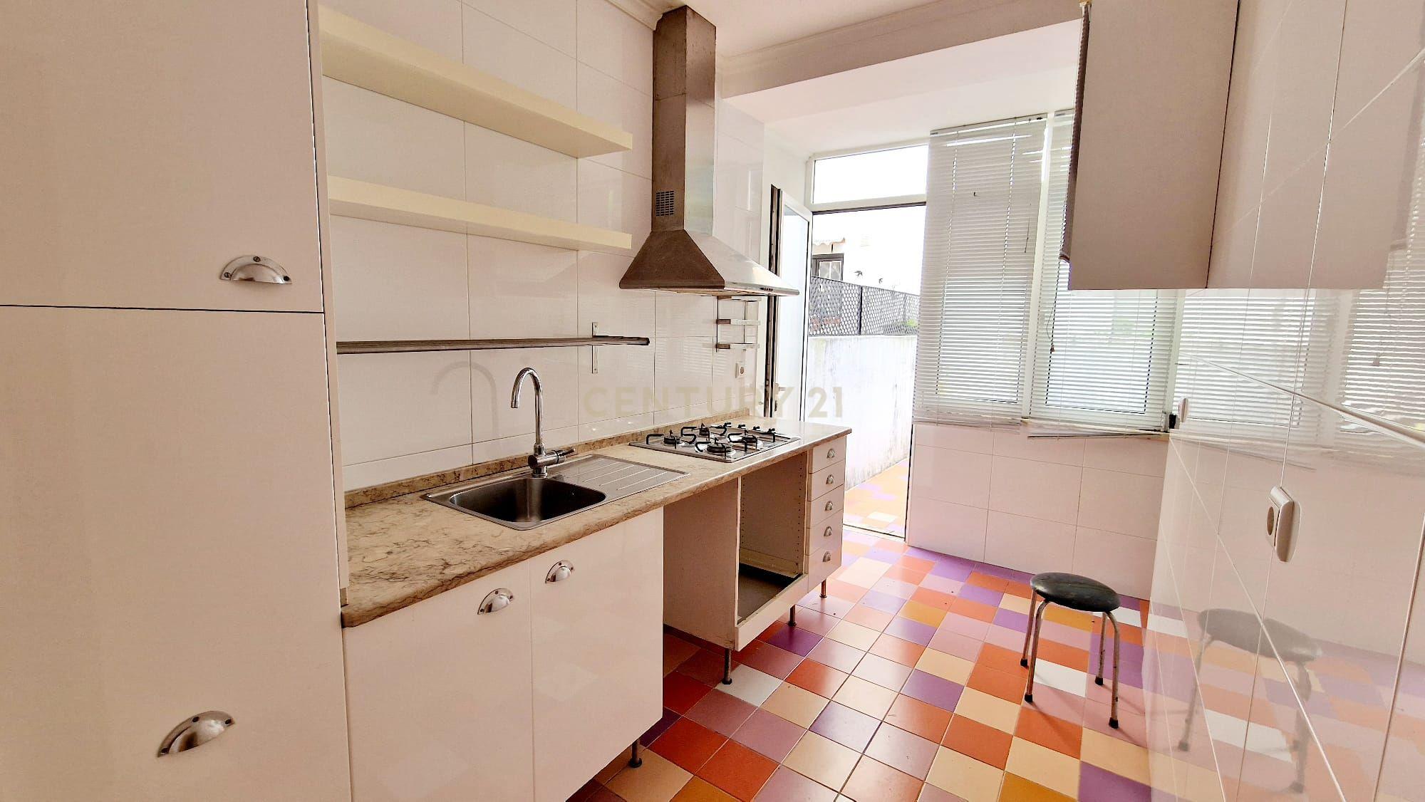 Apartamento T2 com Terraço em Queluz – 5 Min da Estação Queluz/Belas - Image 14