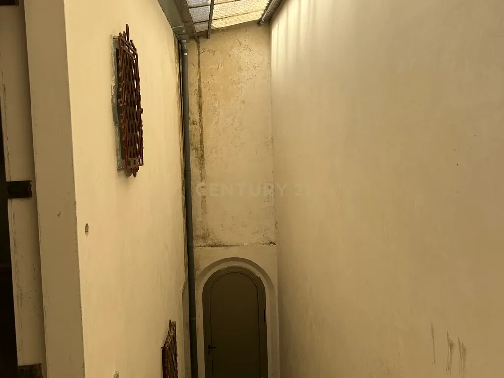🔥 Moradia para Reabilitação no Porto | Estudo para 7/8 Apartamentos | Excelente Investimento - Image 25