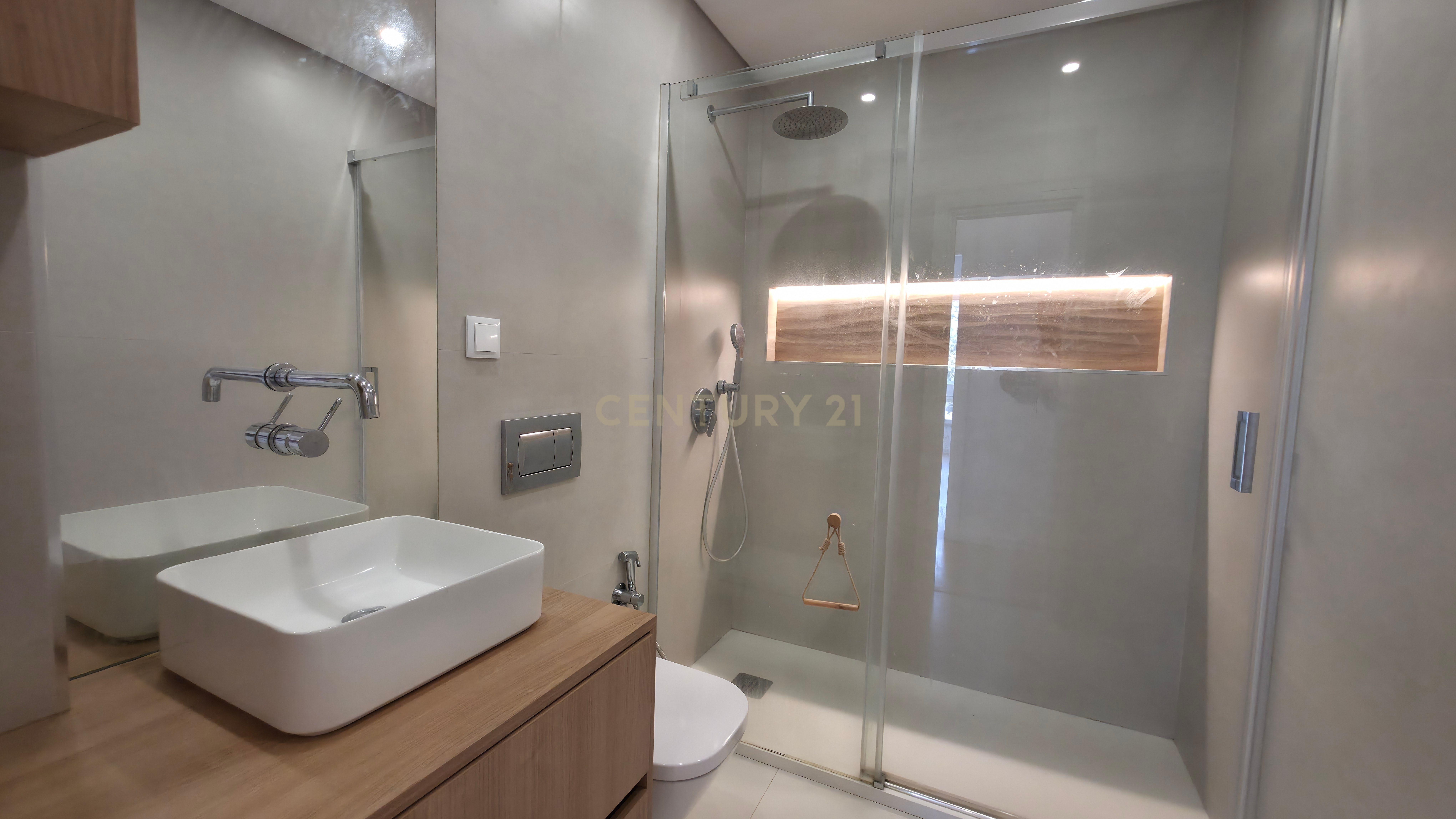 Apartamento T2 Remodelado, Oeiras. - More