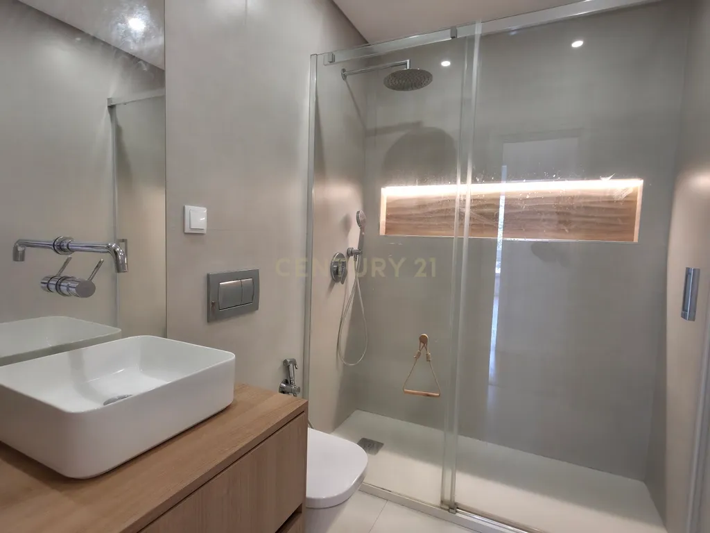 Apartamento T2 Remodelado, Oeiras. - Image 7