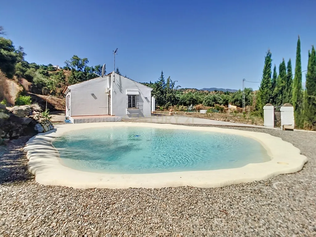 Se vende casa de campo en Coín - Image 1
