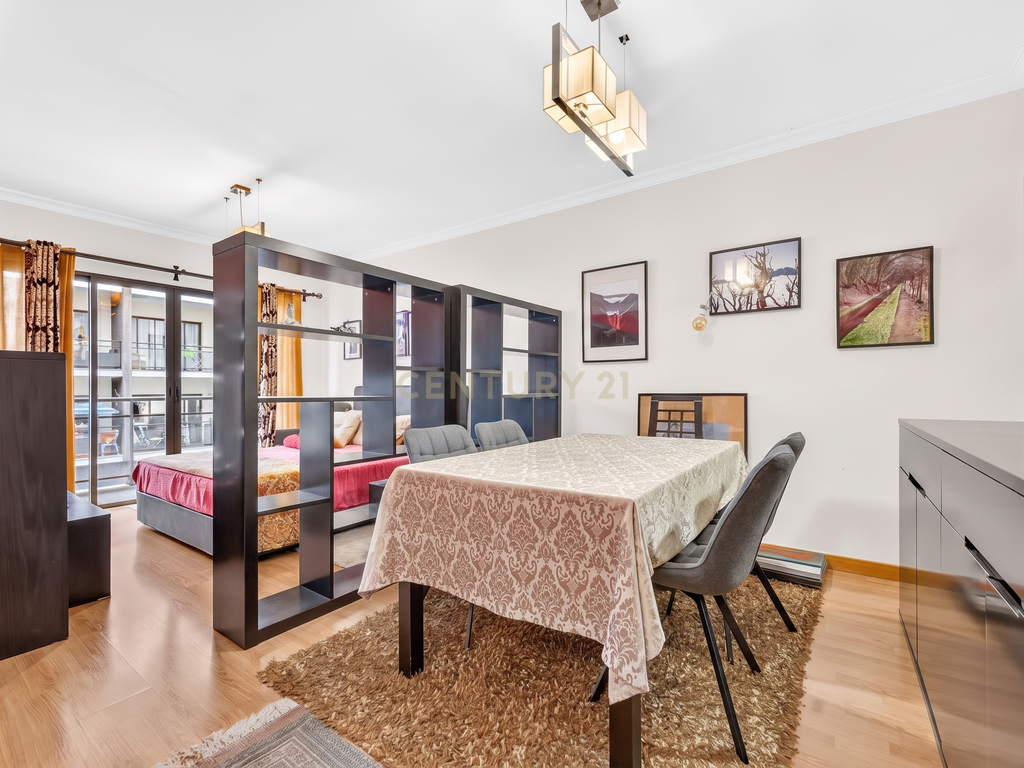 Apartamento T1 com Boas Áreas em Santo António, Funchal - Image 4