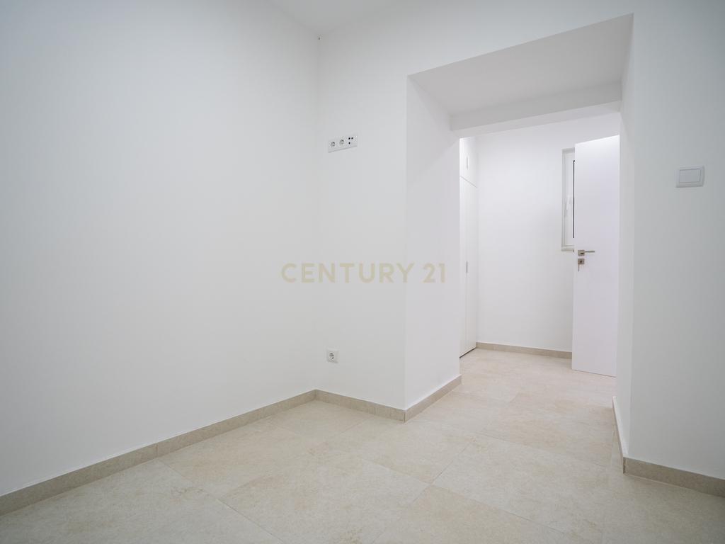 Apartamento T2 RC, Rua do Mato Grosso, Santa Engrácia, São Vicente - Image 20