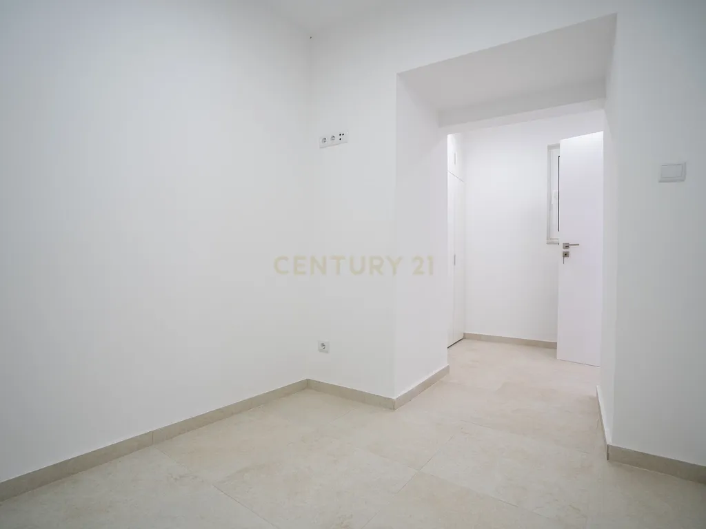 Apartamento T2 RC, Rua do Mato Grosso, Santa Engrácia, São Vicente - Image 20