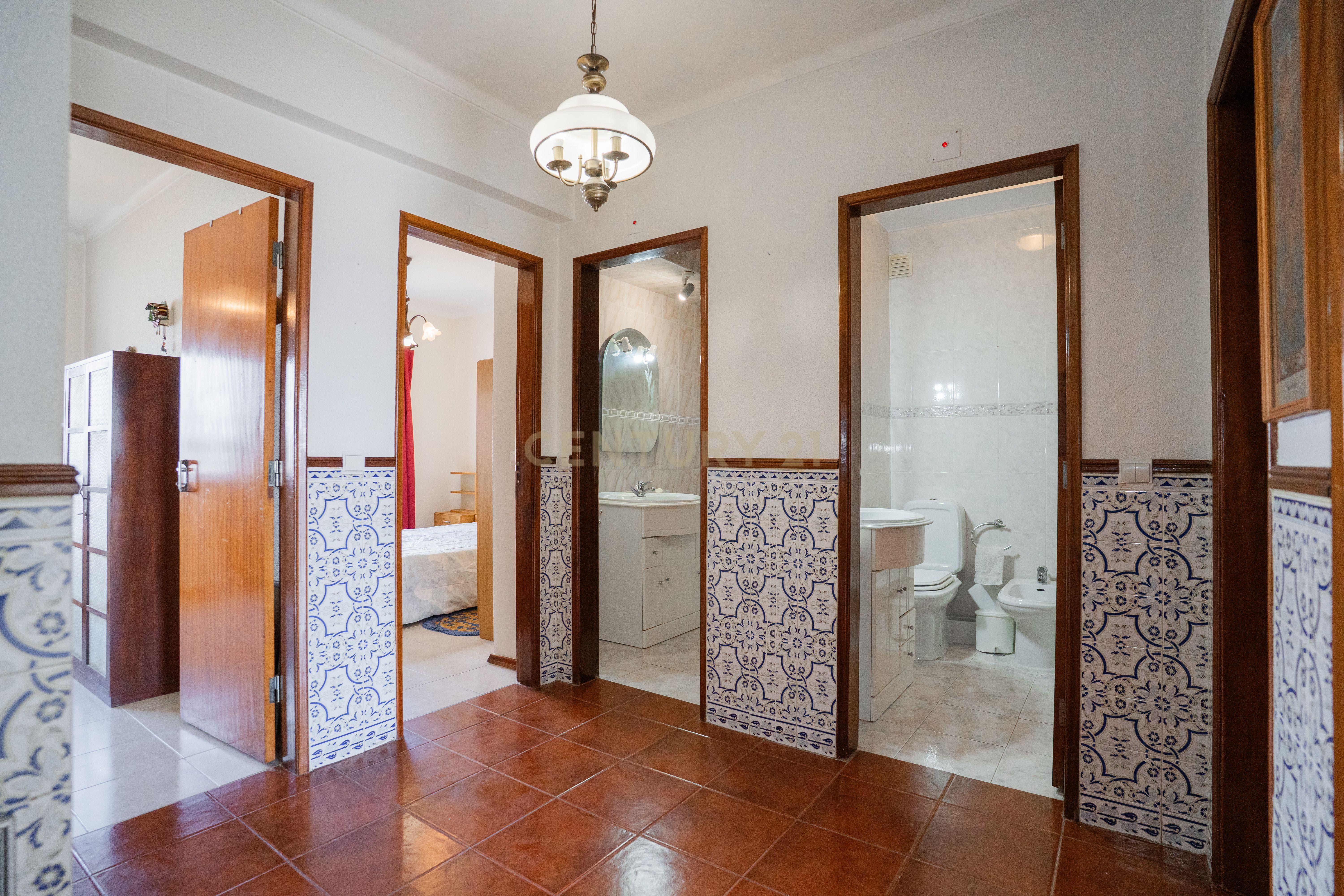 Fotografia 12 de Apartamento T4 localizado no Bairro dos Arneiros, em Caldas da Rainha