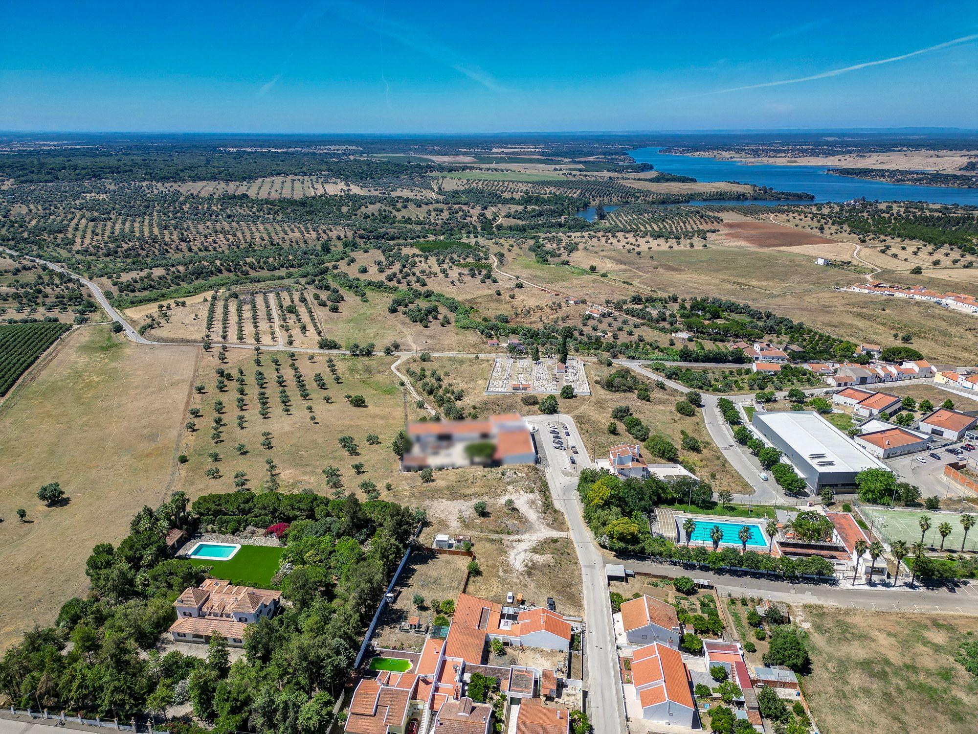 Fotografia 6 de Terreno Urbano com 2.500 m², capacidade construção de 1.500m2, habitacional