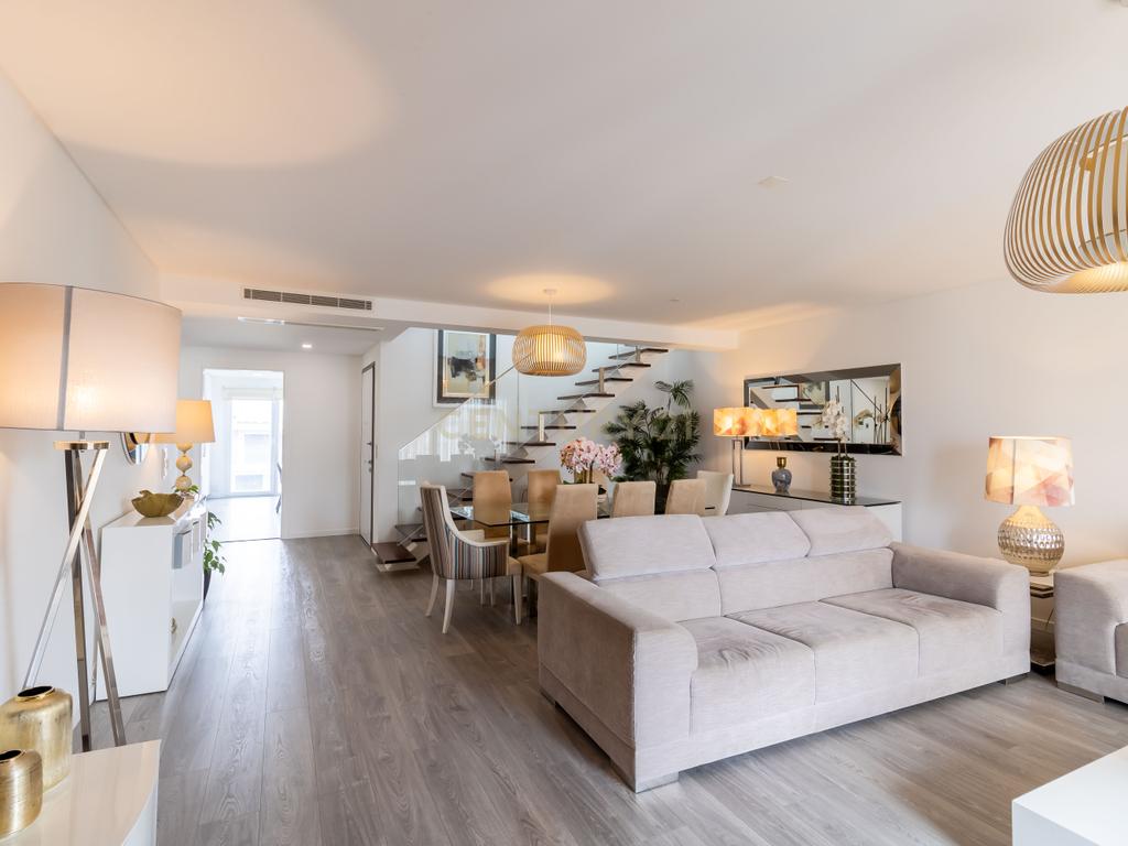 Duplex T4 em Oeiras com terraço e box (3 vagas) - Image 3