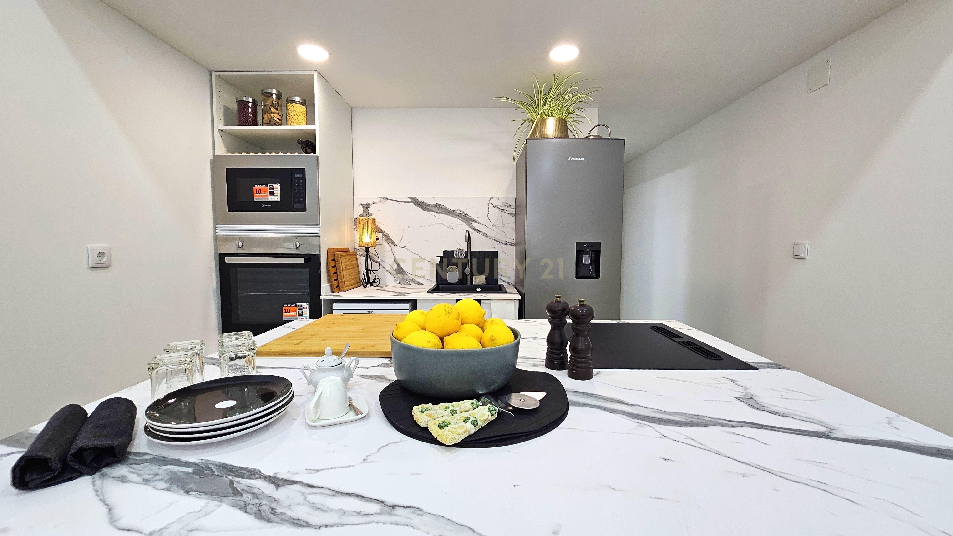 Fotografia 5 de Encantadora Moradia Duplex T1 Totalmente Remodelada em Setúbal