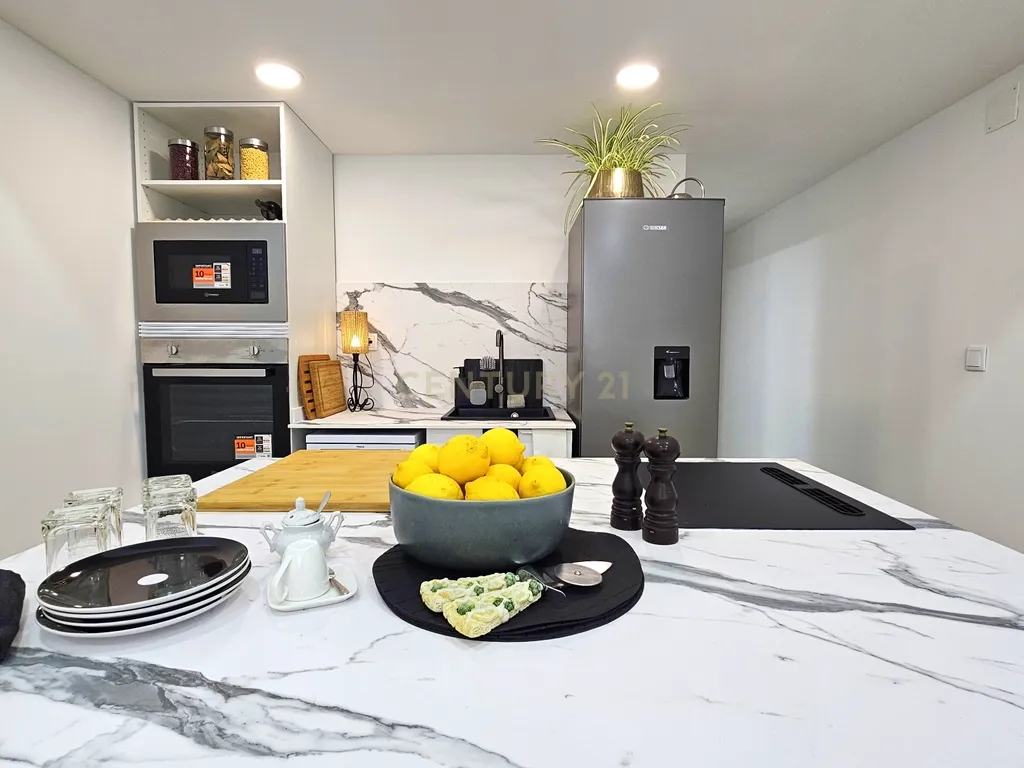 Encantadora Moradia Duplex T1 Totalmente Remodelada em Setúbal - Image 5