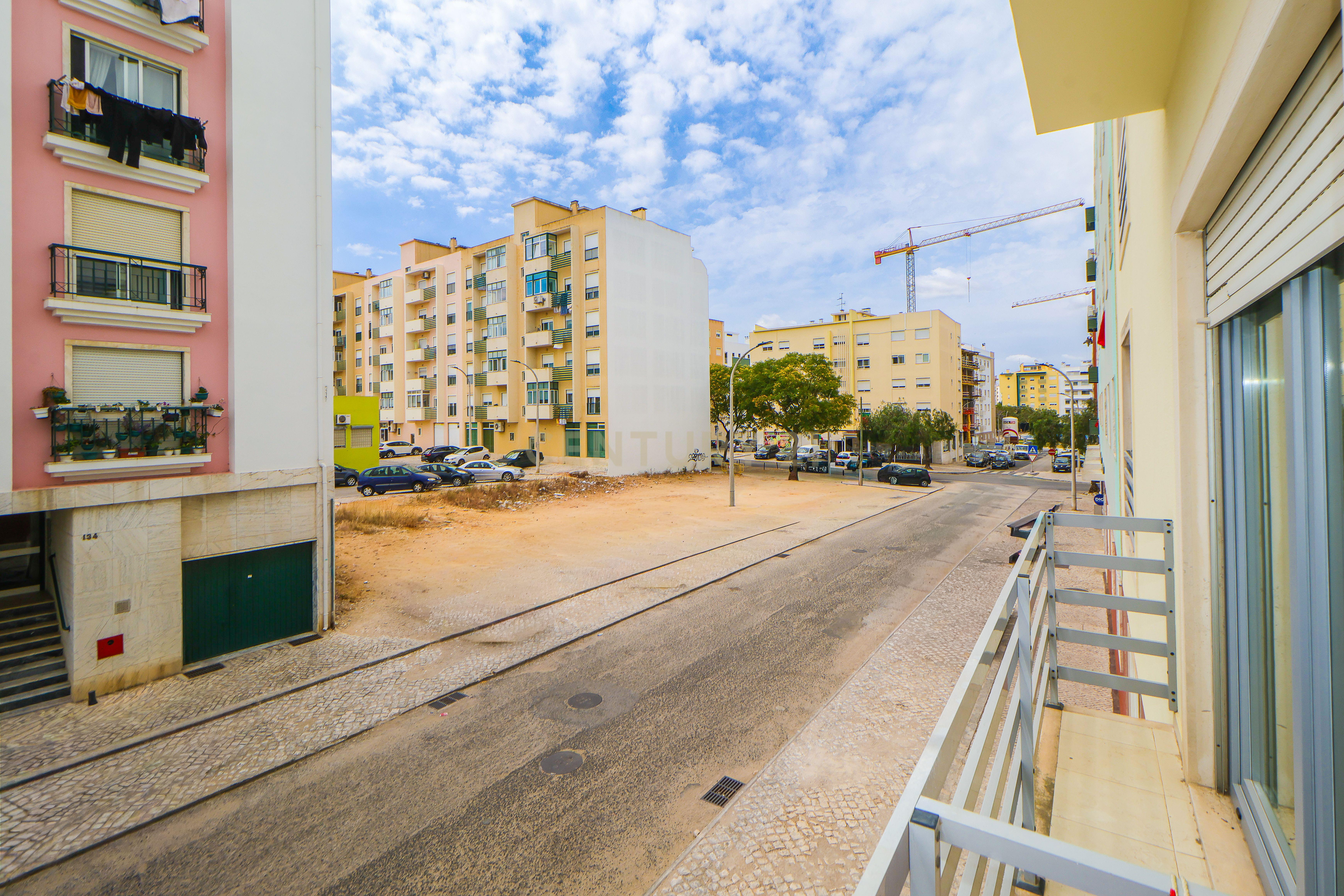 Fotografia 12 de Apartamento T2 com boas áreas, arrecadação e 1 varanda em prédio com elevador no Bairro Afonso Costa | Rua Ângela Pinto, Setúbal