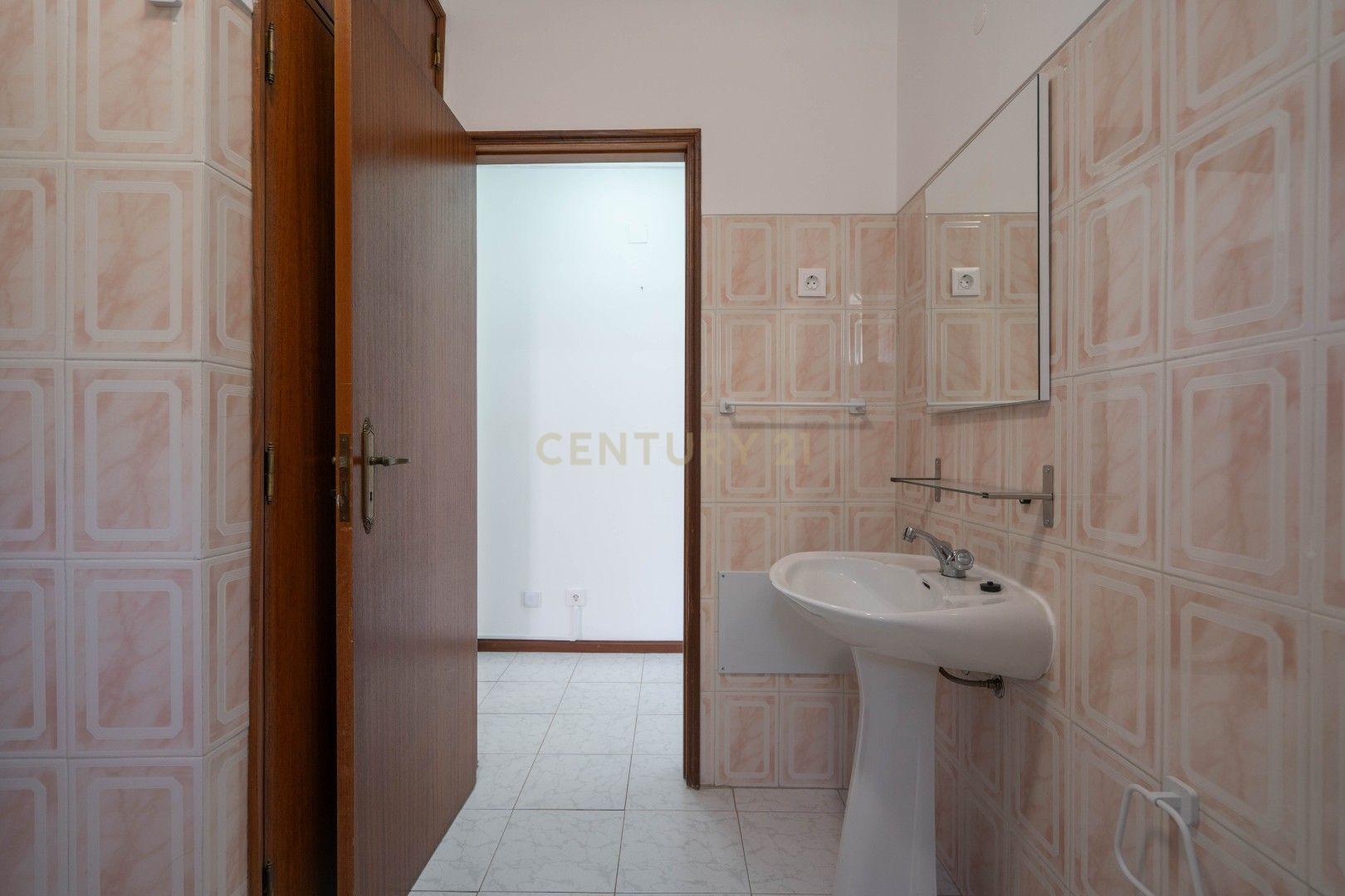 Fotografia 8 de Apartamento T0, em Santa Clara, Coimbra - Oportunidade Única!
