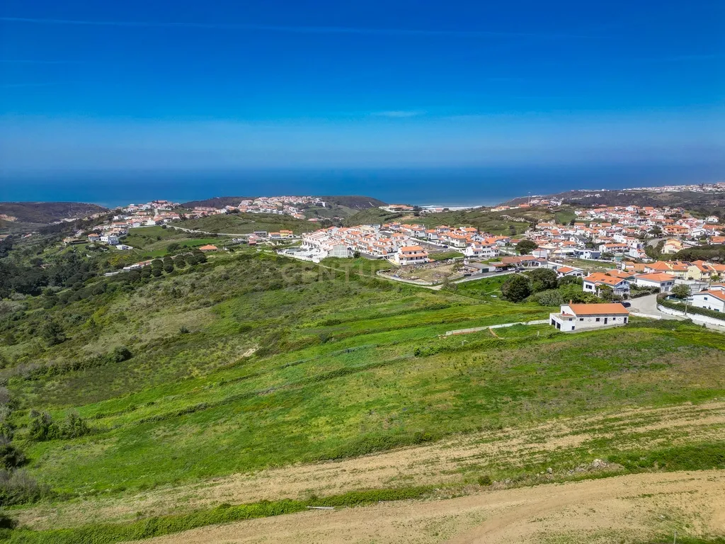 Moradia com Terreno Amplo e Vista Mar na Carvoeira - Image 33