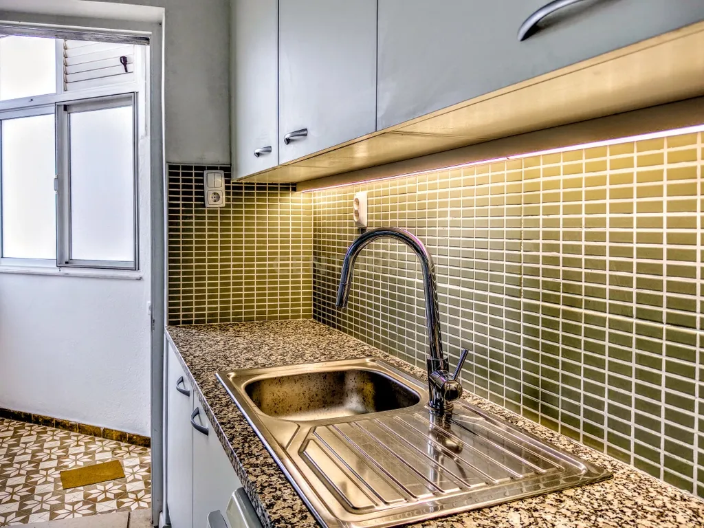 Apartamento T3 totalmente renovado na baixa de Olhão - Image 5