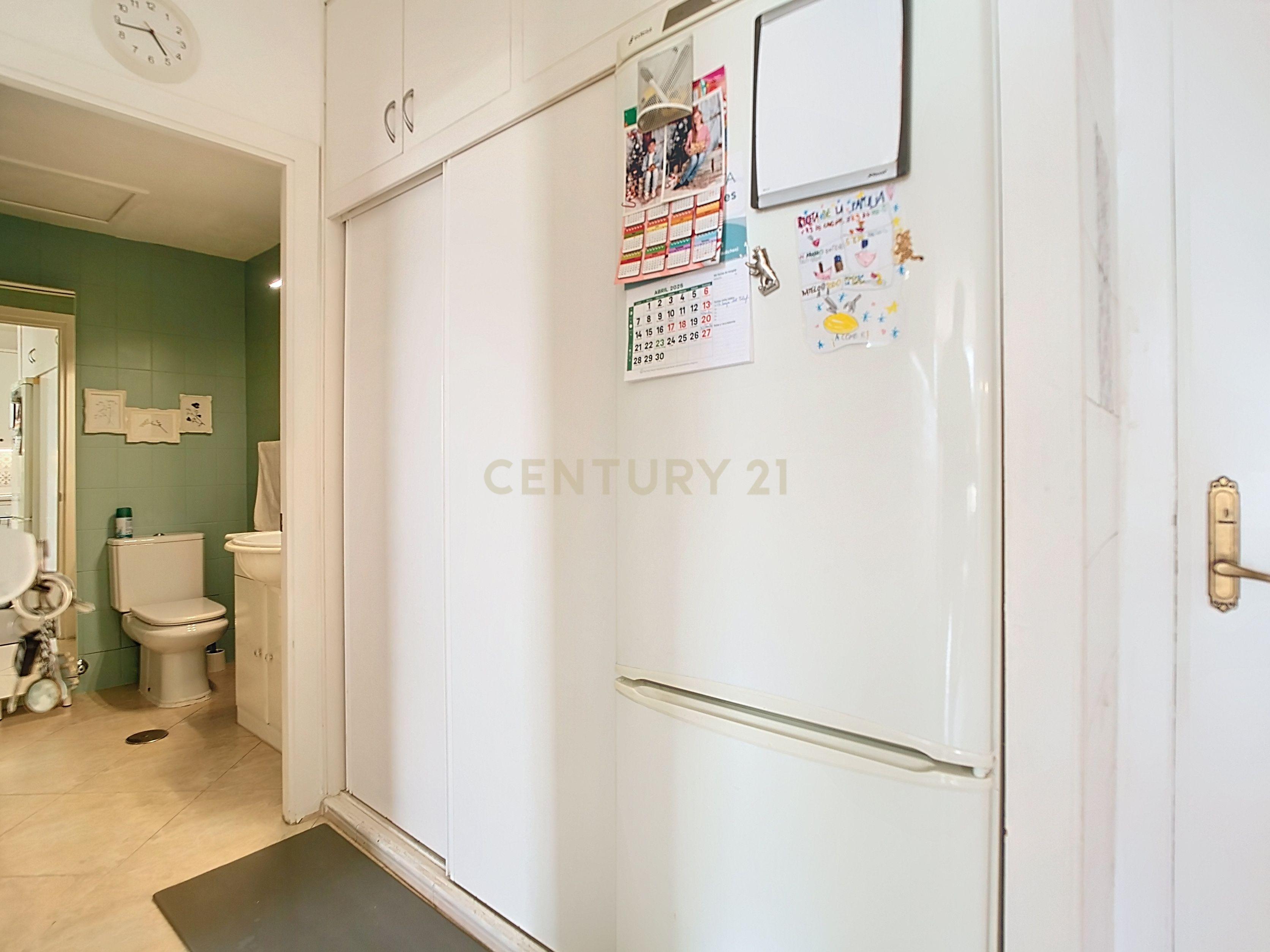 Apartamento Renovado com Vista Panorâmica em Málaga - Image 2