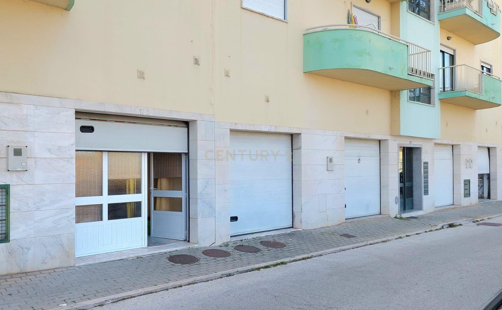 Garagem independente com 30m² - Image 7