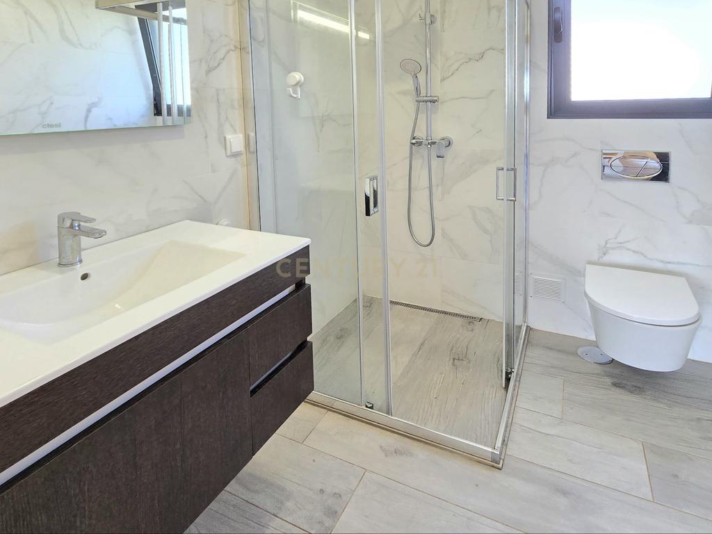 Moderna Moradia T2 com Vista Mar e Piscina na Calheta - Image 19