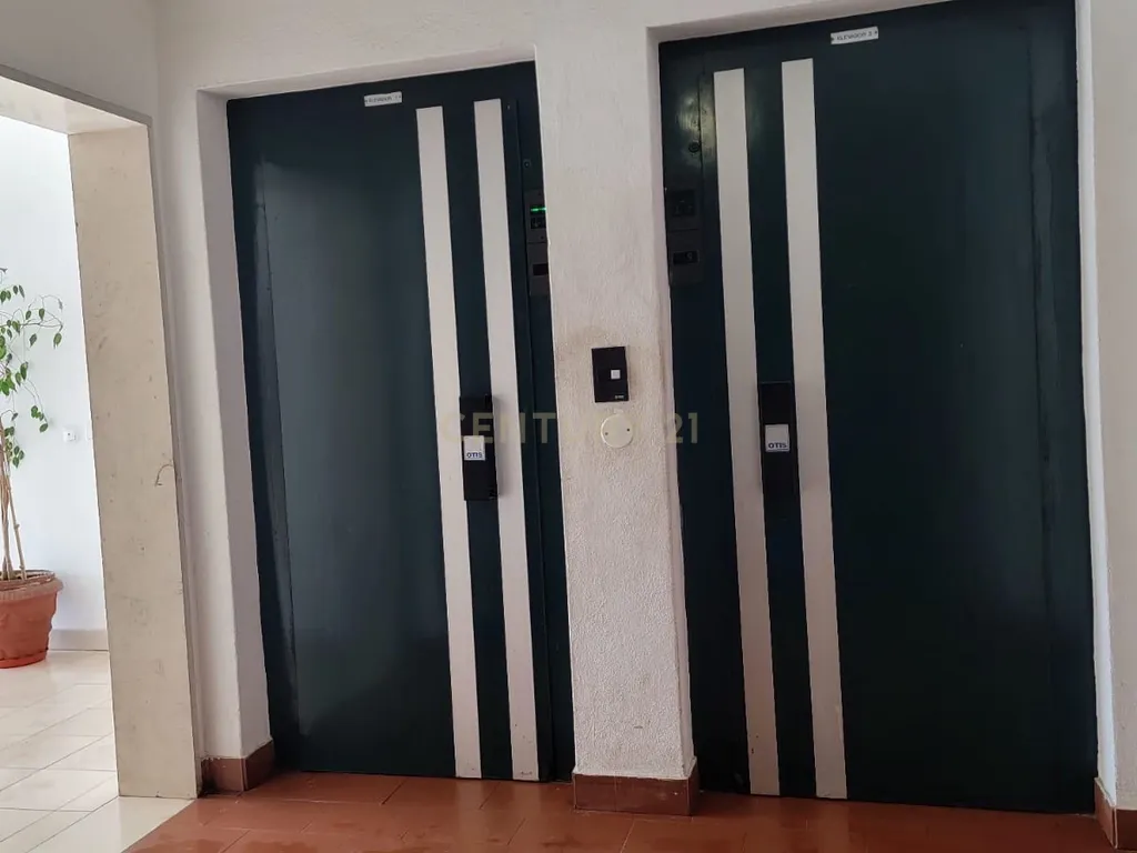 A 15 Minutos de Lisboa e das Praias: Descubra Este T3 com suíte e duas varandas em São Marcos - Image 23