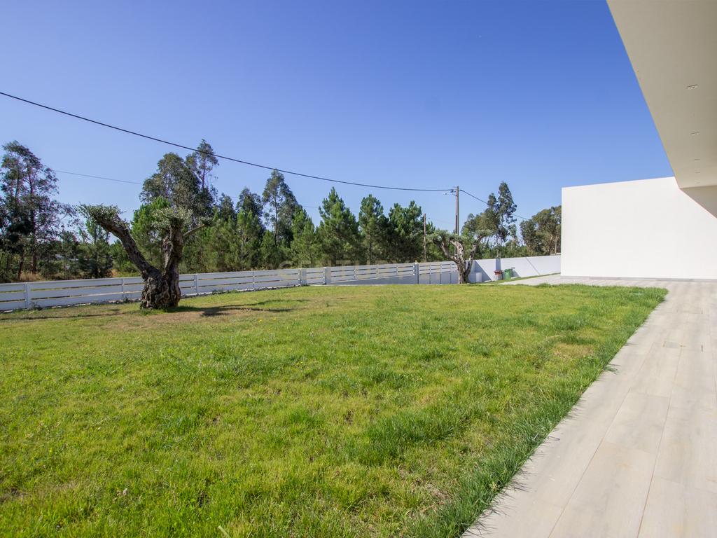 Vila Alegre / Fernão Ferro - Luxuosa moradia isolada térrea de 4 assoalhadas com arquitetura comtemporânea inserida em lote de 2775 m² - Image 34
