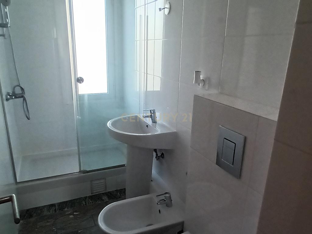 Apartamento T3 em Santo António dos Cavaleiros – Arrendamento - Image 16