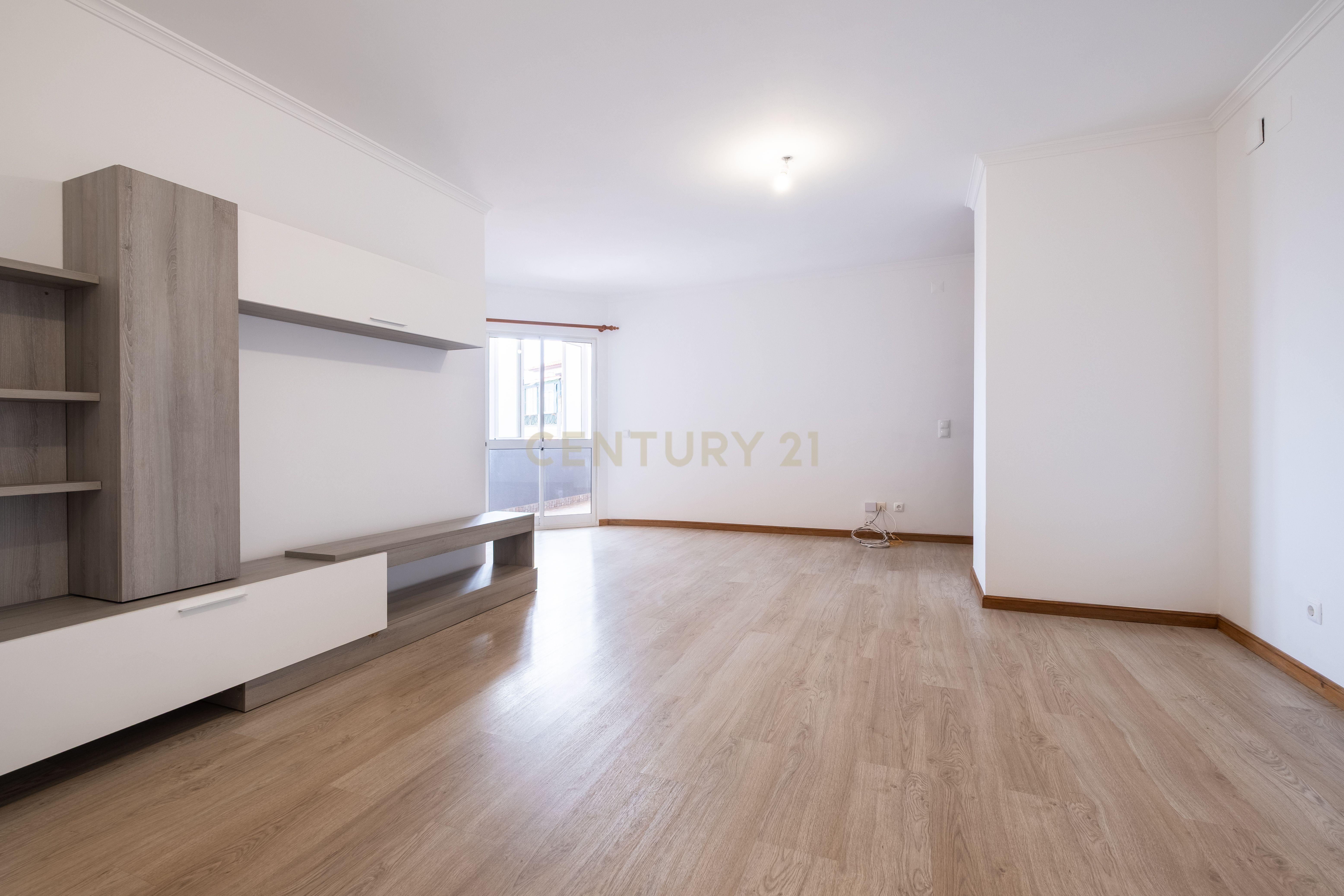 Fotografia 3 de Apartamento T2 para Arrendamento – Centro do Funchal, Ilha da Madeira