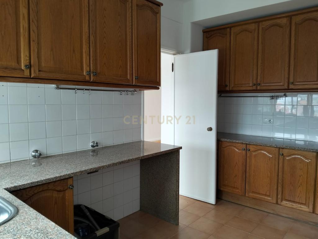 Apartamento 4 assoalhadas (T3) nos Olivais. Conforto e conveniência no coração da cidade - Image 5