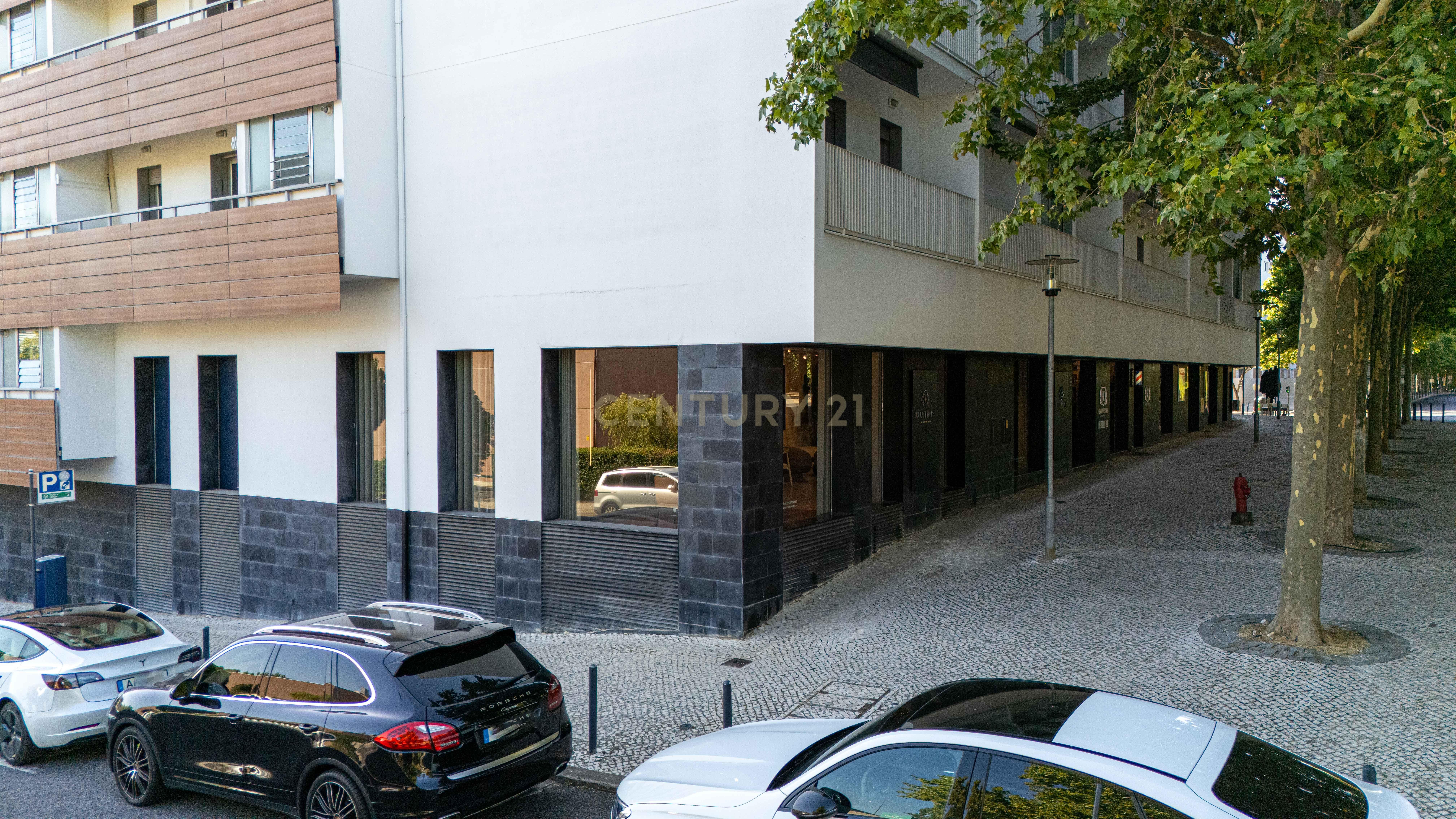Fotografia 7 de Loja Premium no Parque das Nações | 205 m² | Saída de Fumos | 3 Lugares de Estacionamento