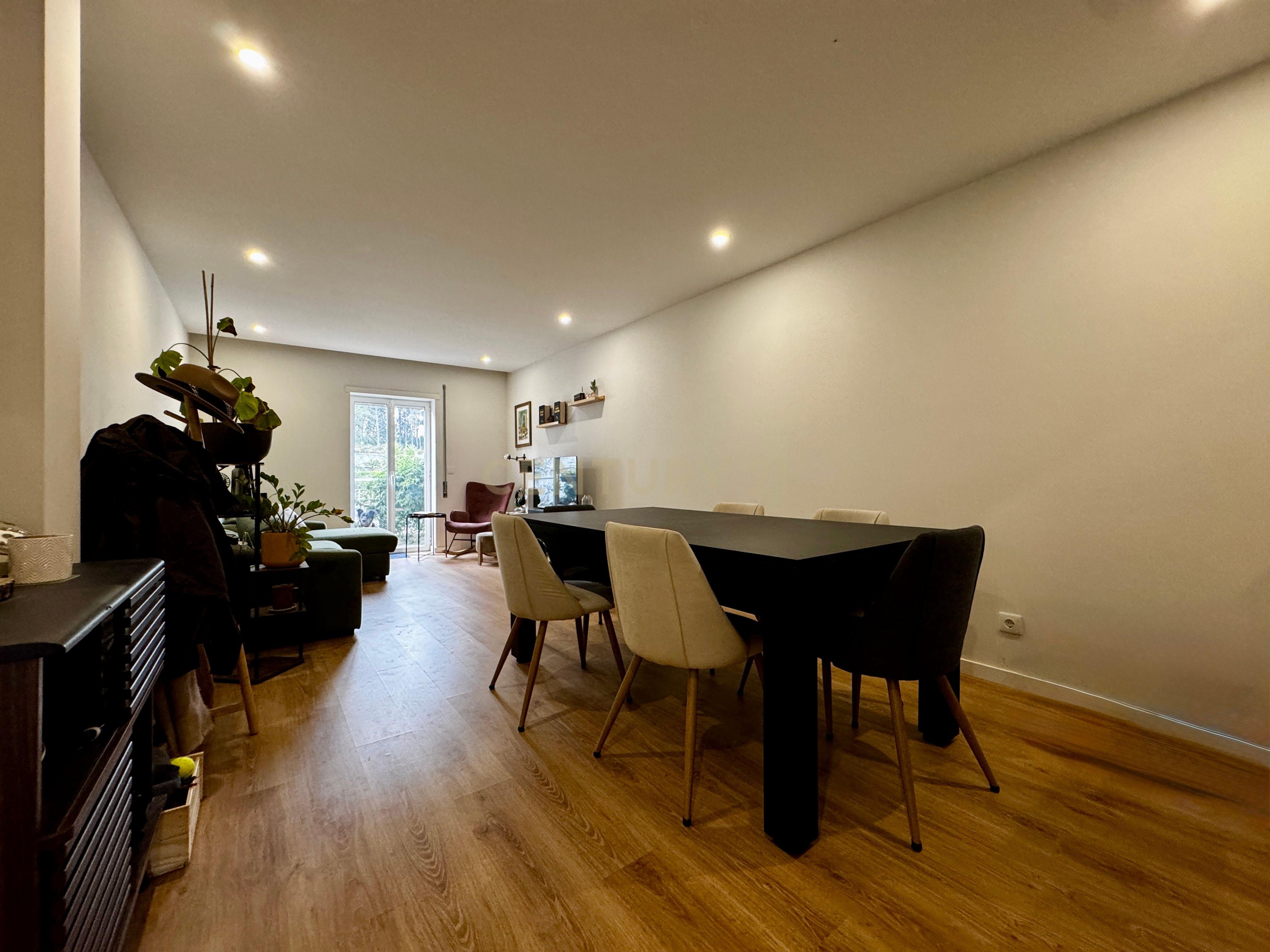 Fotografia 4 de Apartamento T2 Como Novo | Terraço e Jardim | Garagem Fechada | Gião, Vila do Conde