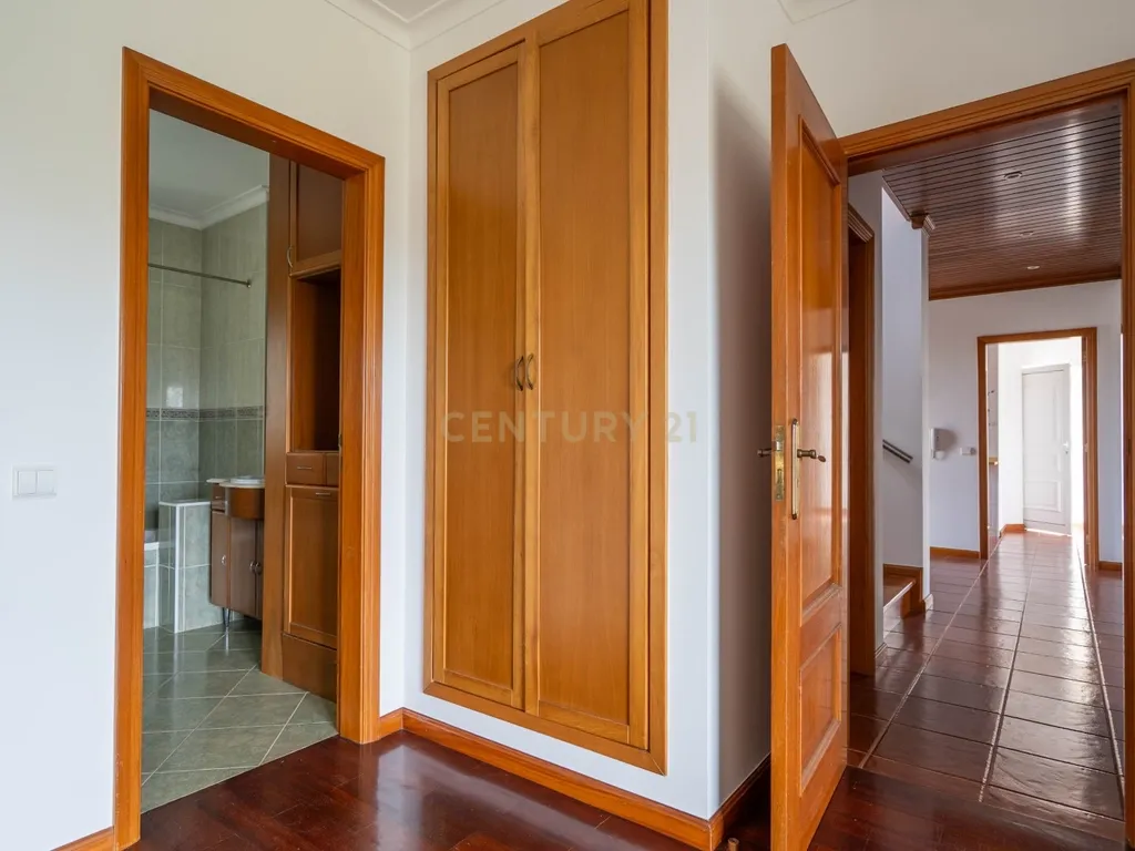 Moradia T5 - C/ terreno - Excelente estado - Image 33