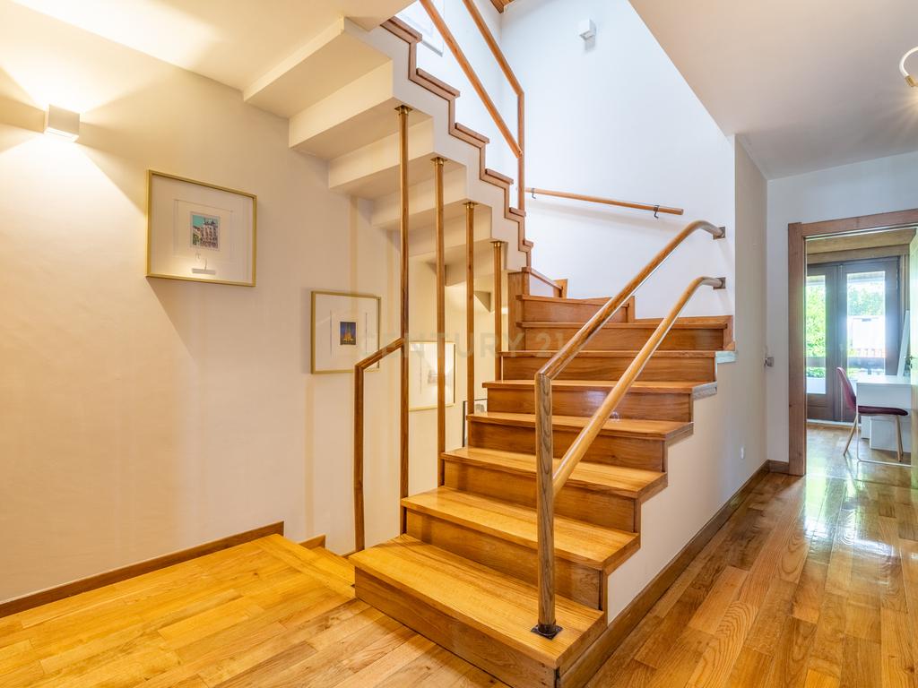 Moradia T4 com Jardim Privativo em Vila Nova de Gaia – Viva com Luz, Espaço e Centralidade - Image 28