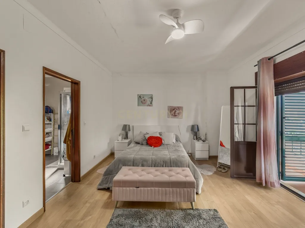 MORADIA T5 COM GARAGEM E PISCINA, 327 M² DE TERRENO PARA USUFRUIR - Image 40