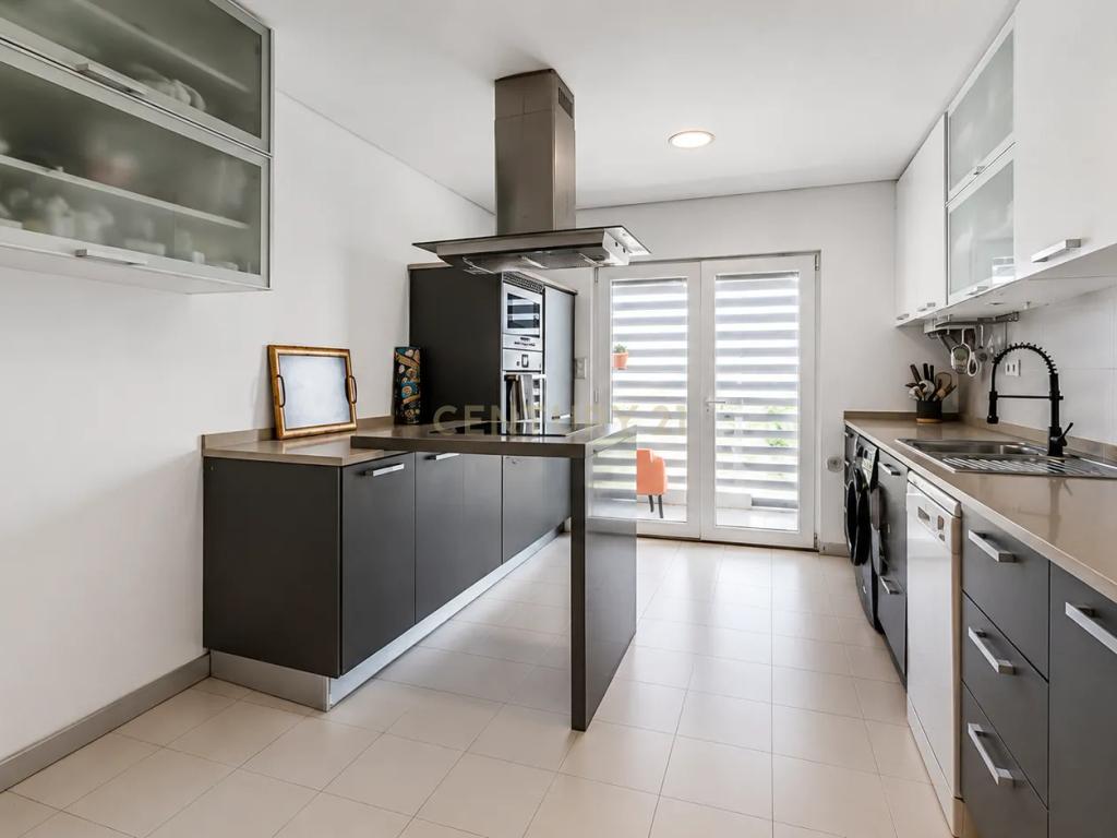 T3 Exclusivo com 161 m², Vista Mar e Potencial para Duplex | Quinta de Santa Teresa - Image 13
